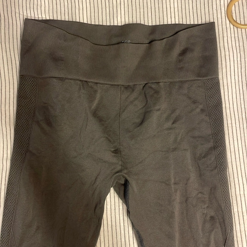 Zyia Ribbed leggings